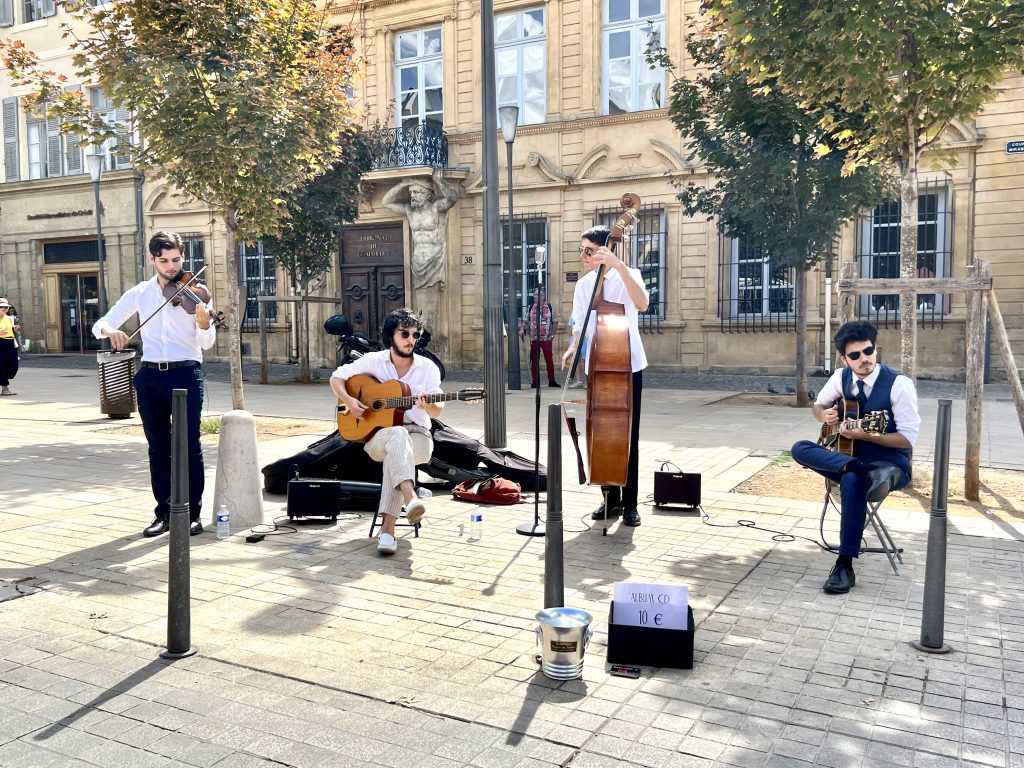 Musikanter i Aix-en Provence på bobilferie fra Norge til Sør-Frankrike