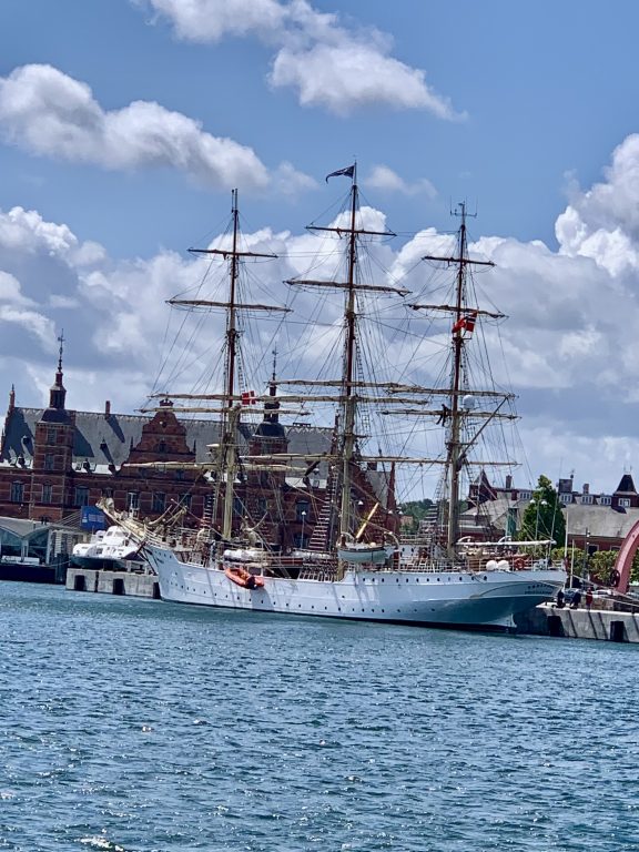 Fullriggeren Sørlandet på tur i Helsingør
