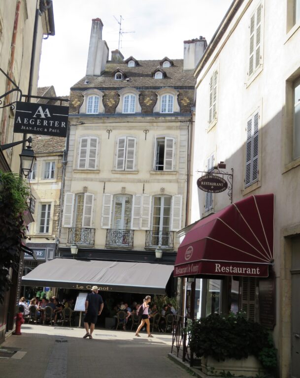Gammel og koselig arkitektur i Beaune