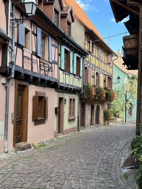 Gatebilde i middelalderske perlen Eguisheim