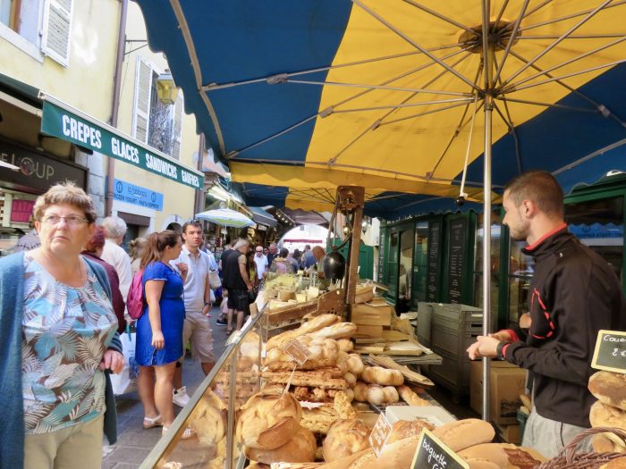 Gode bakverk på markedet i Annecy