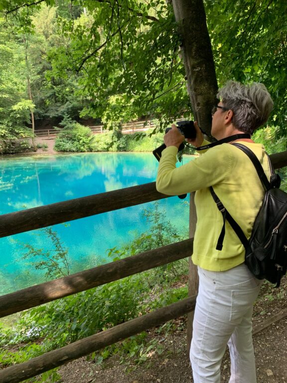 Opplevelsen ved Blautopf fotograferes av meg for minneboken