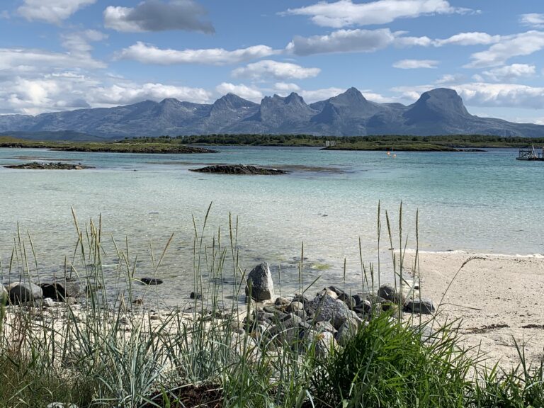 Oppdag Herøy i Nordland - en vakker naturopplevelse for livsnytere