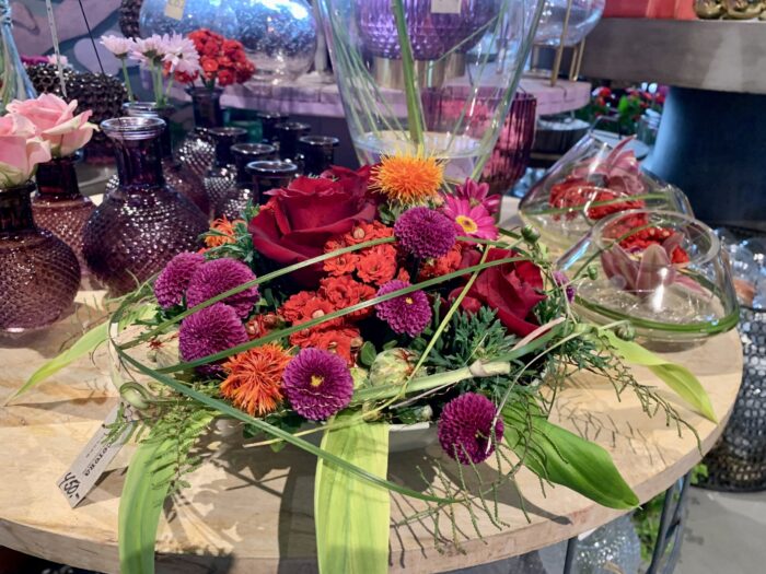 Etcetera på Herøy botaniske utskeielser med mye mer - blomsteroppsats