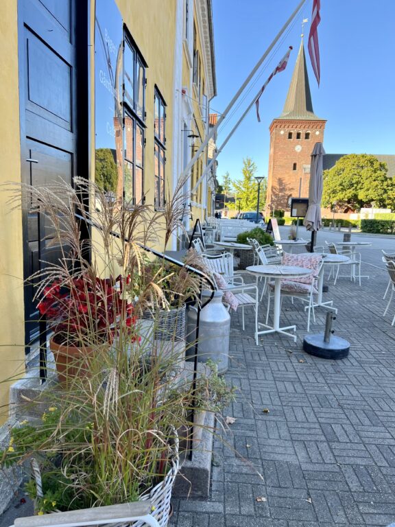 Kirken sett fra hotellet