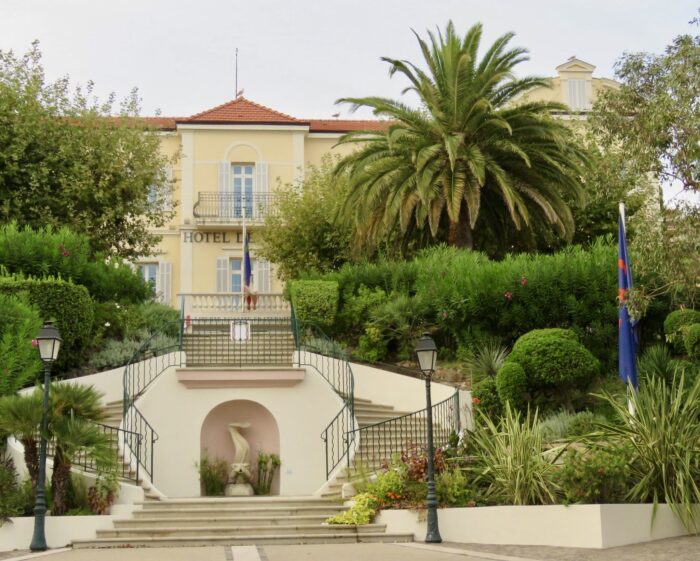 Fronten av rådhuset Miries i Sainte Maxime