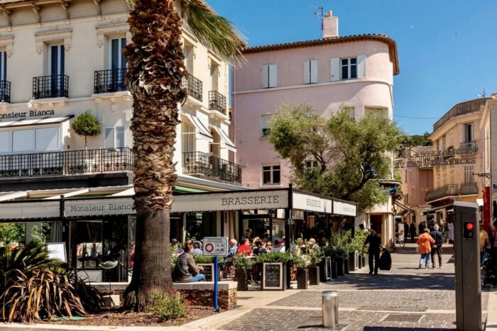 Gatebilde i sjarmerende Sainte Maxime