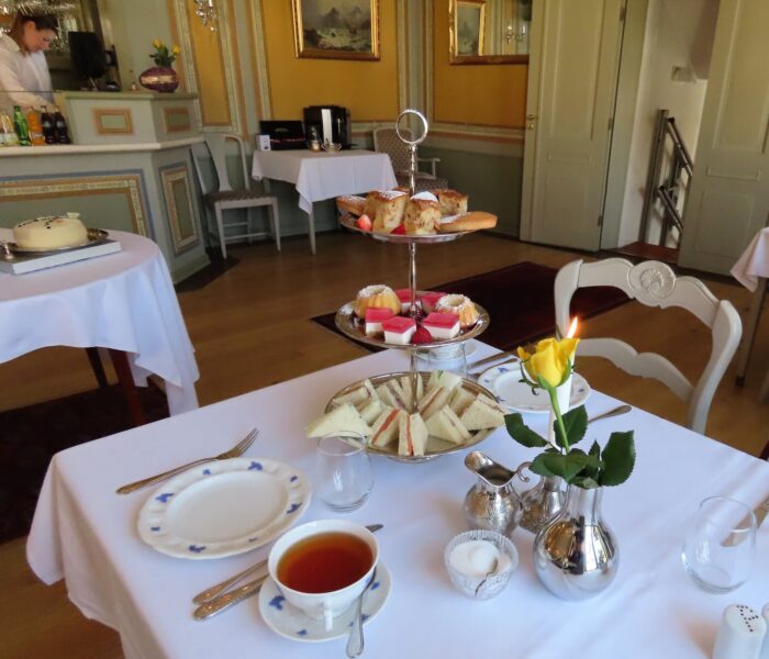 Bord dekket til afternoontea - Værk. Tidligere Gamlebyen gjestgiveri