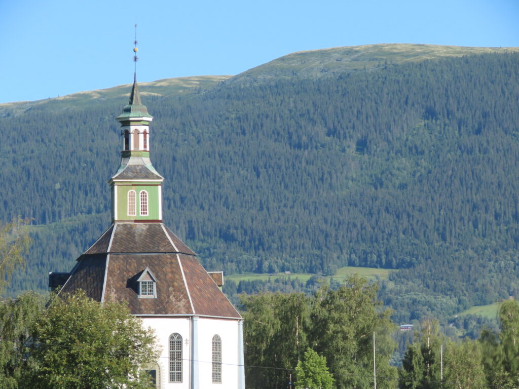 Gudbrandsdalsvegen - Norges vakreste omvei Sør-Fron kirke
