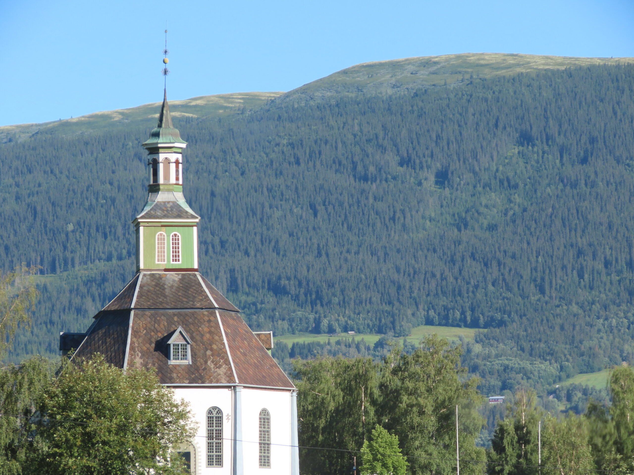 Gudbrandsdalsvegen - Norges vakreste omvei Sør-Fron kirke