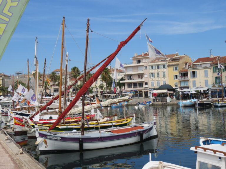 3 sjarmerende byer i Provence - Sainte Maxime, Sanary sur mer og Aix en Provence - Her fra havneområdet i Sanasy-sur-mer