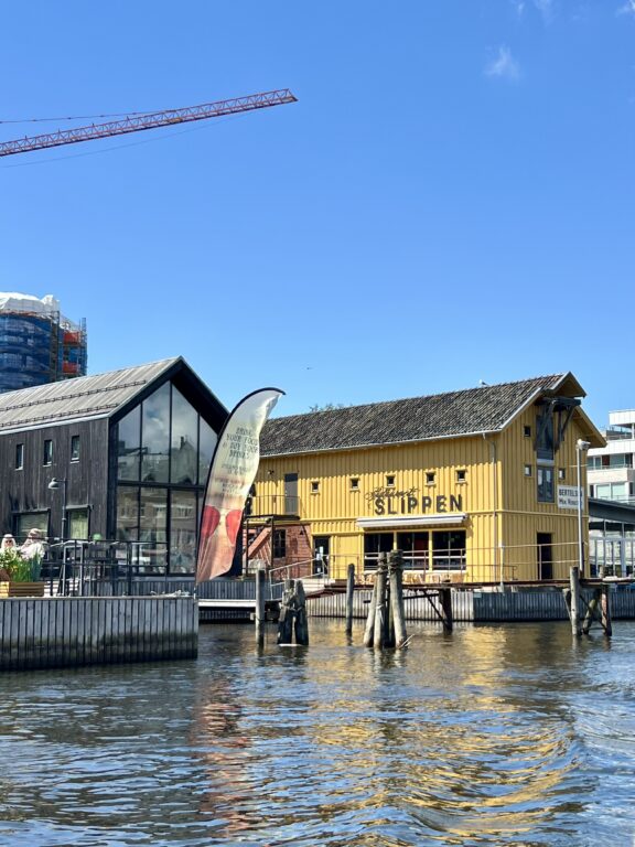 Kråkerøy sett fra sjøen – historier og minner gjennom 6 tiår Slippen restaurant