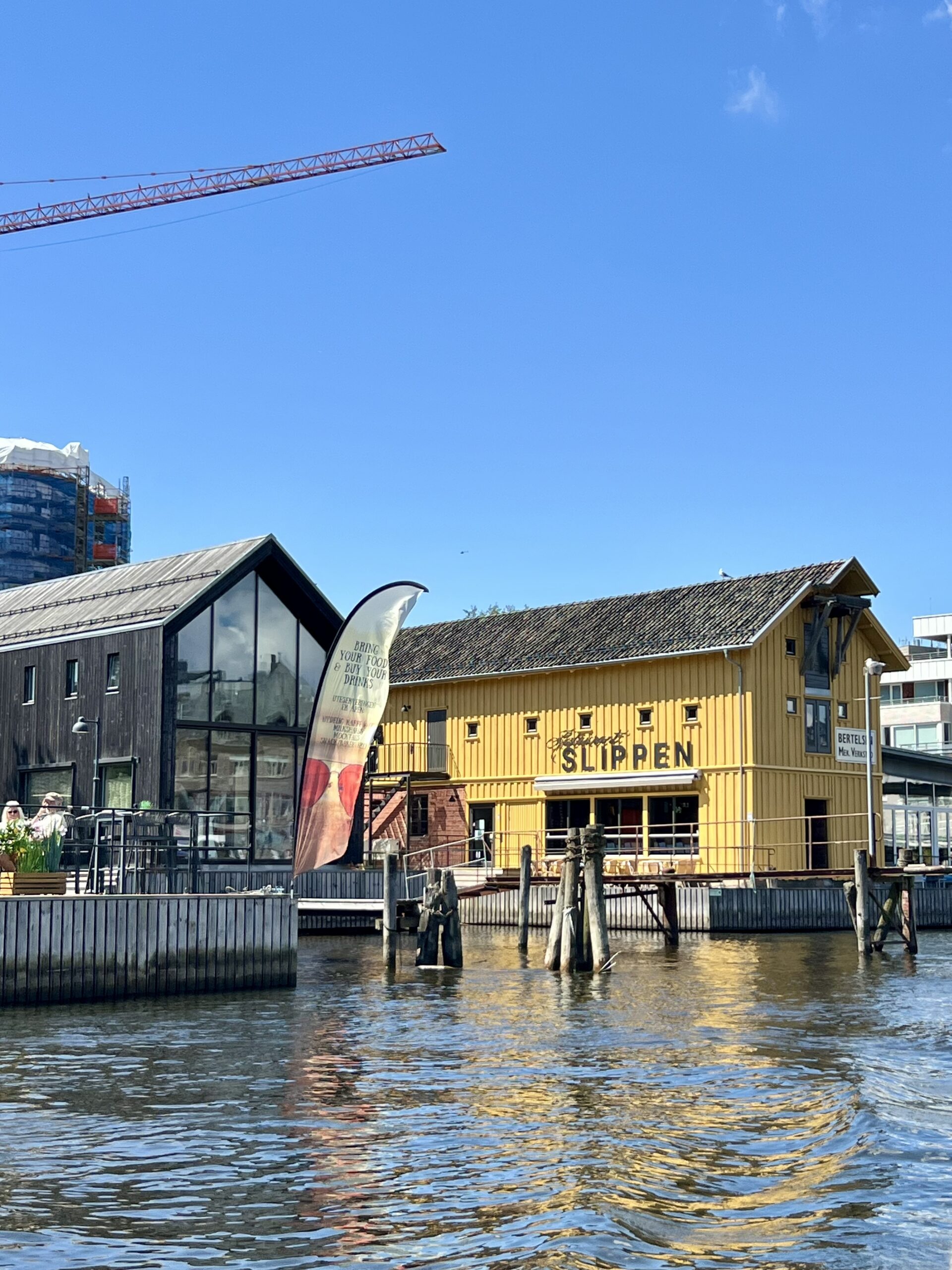 Kråkerøy sett fra sjøen – historier og minner gjennom 6 tiår Slippen restaurant