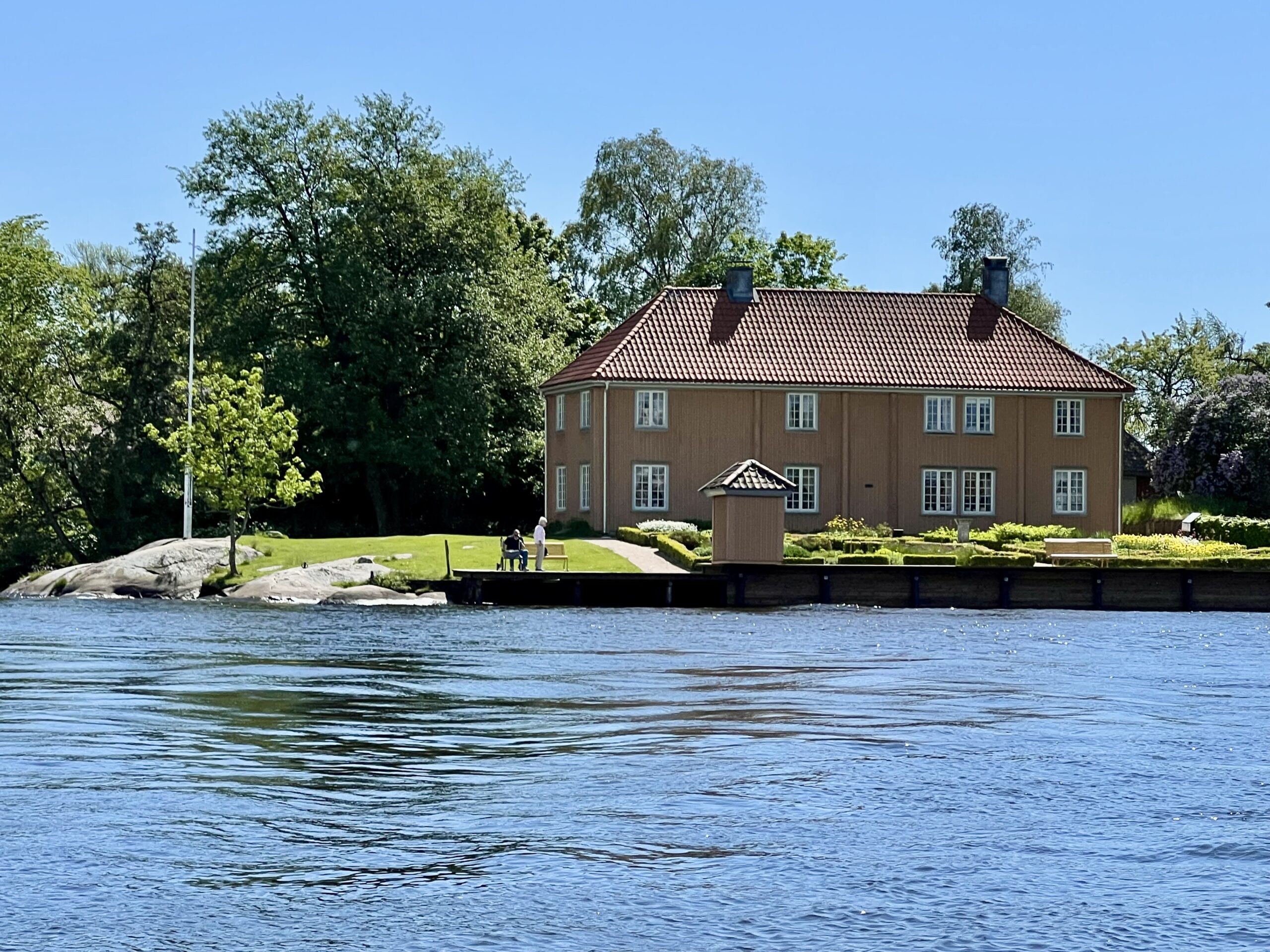 Renessansehagen og empirehuset på Isegran