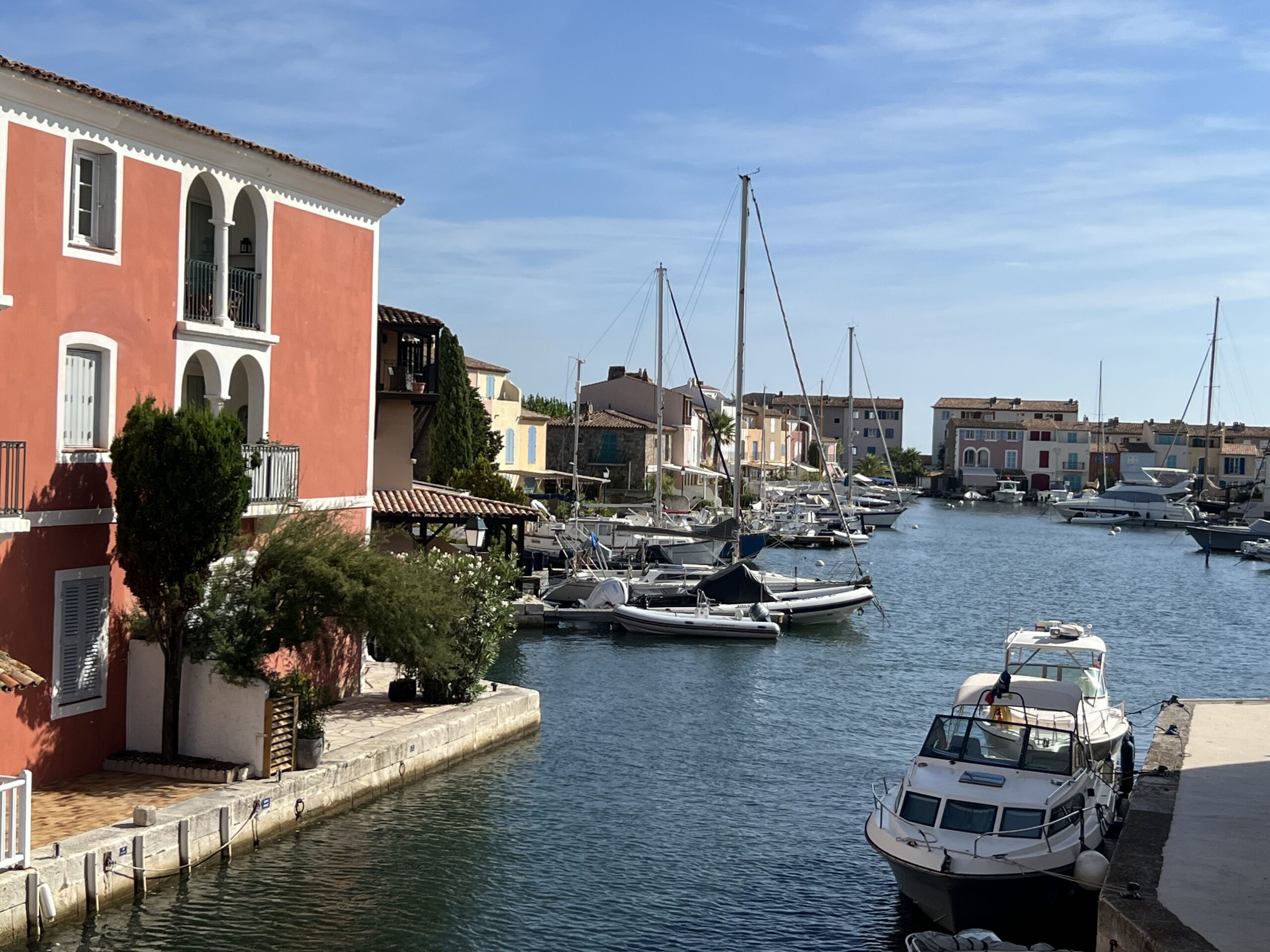 4 sjarmerende steder langs den franske riviera. Kanalen i Port Grimaud