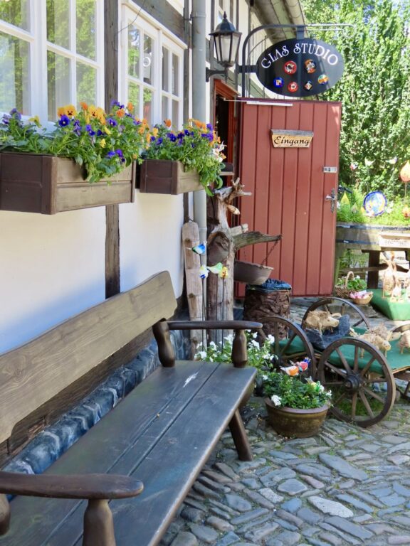 Blomster på utsiden av et bindingsverkshus - Goslar