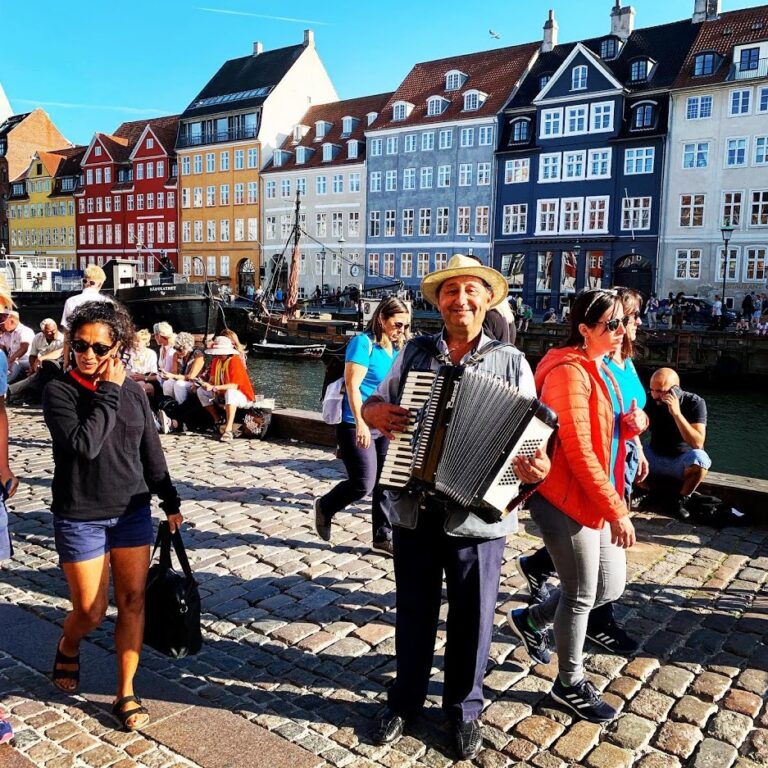 4 opplevelser i København - trekkspiller i Nyhavn