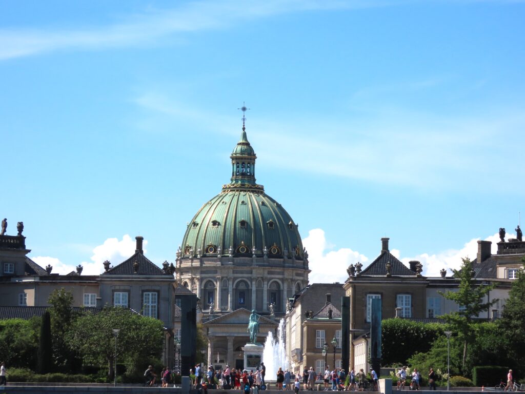Marmorkirken ved Amalienborg slott - sett fra sjøen